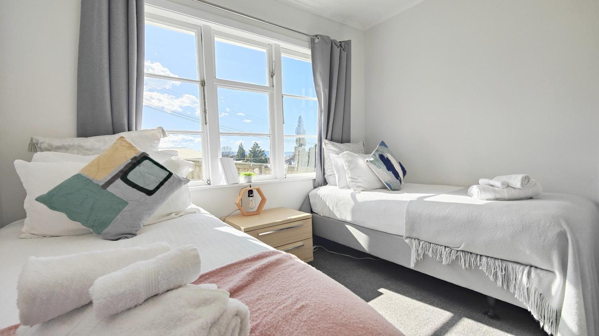 Lake, Mountain View Cottage Rotorua Ngoại thất bức ảnh